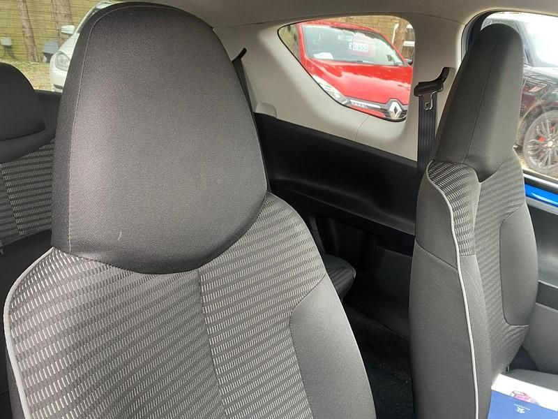 Second-hand Peugeot 107 Allure 68 CP (50 kW) 2014 Albastru Hatchback