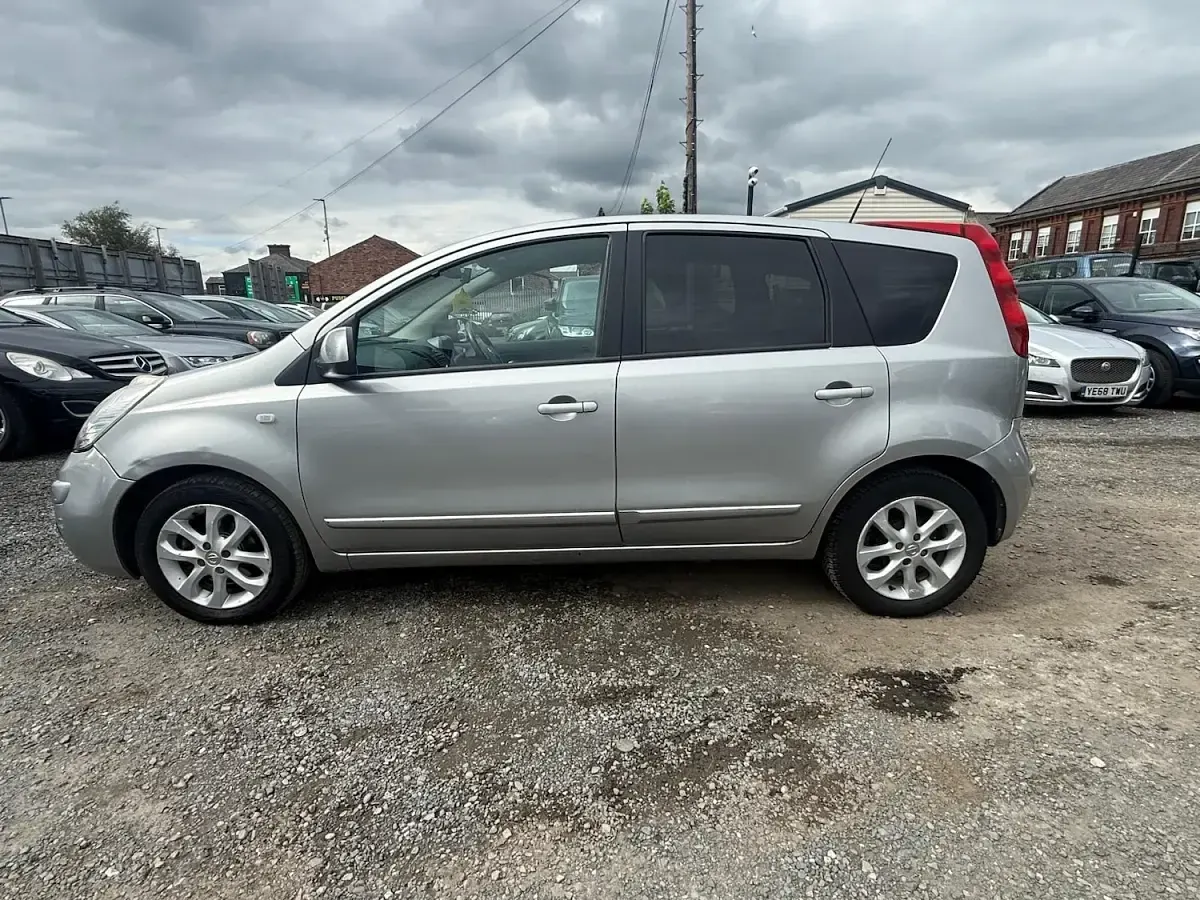 Used Nissan Note Tekna 110 HP (80 kW) 2007 Silver Hatchback