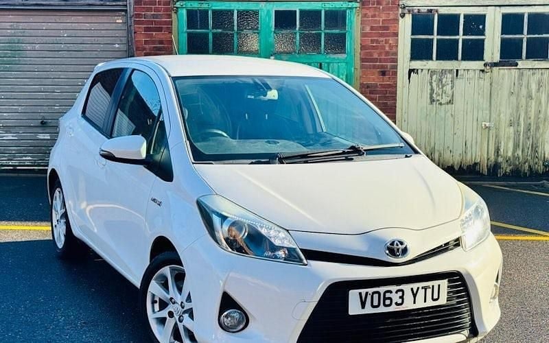 Used Toyota Yaris Hybrid 101 HP (74 kW) 2013 Hatchback
