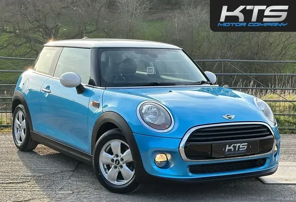 Usado Mini Cooper Hatch 136 HP (100 kW) 2017 Azul Citadino