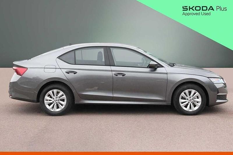 New Skoda Octavia SE Technology 110 HP (80 kW) 2025 Graphite grey metallic Hatchback