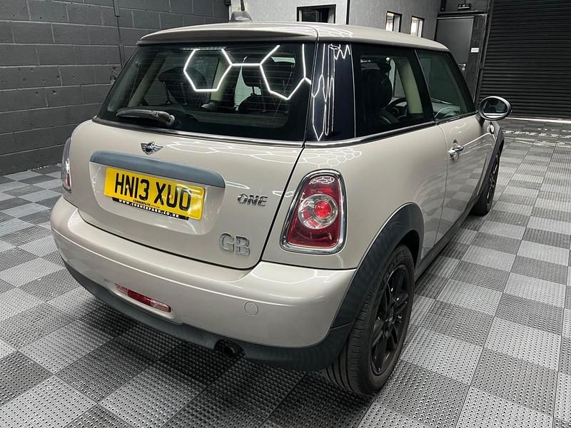Begagnad Mini ONE Hatch 2013 Grå Halvkombi