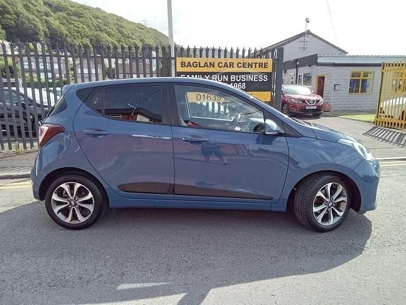 Used Hyundai i10 Premium SE 87 HP (63 kW) 2017 Blue Hatchback