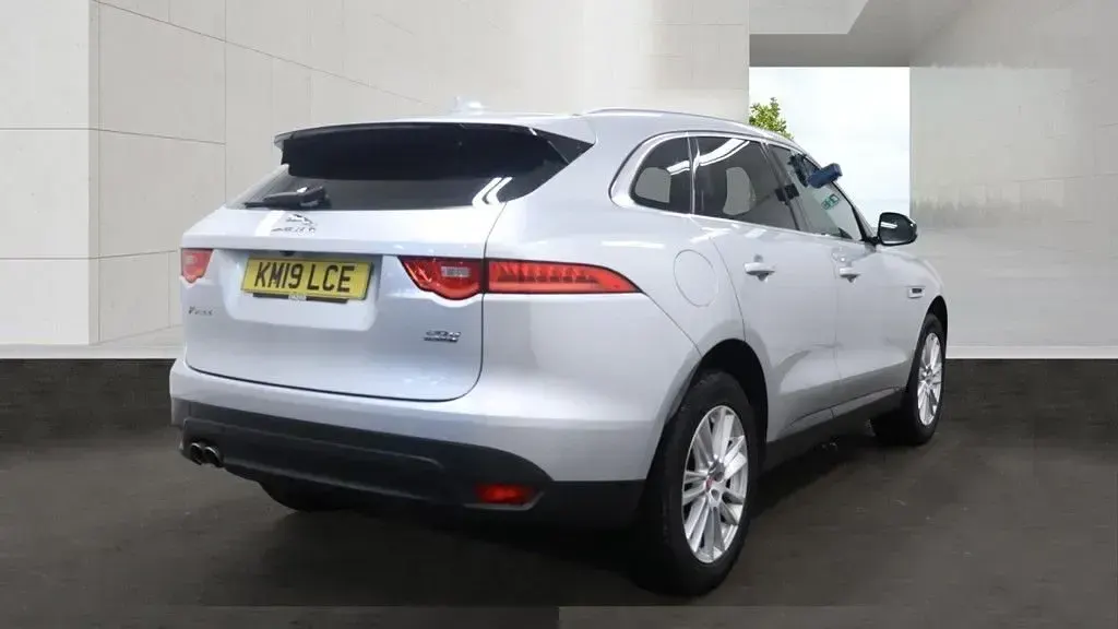 Used Jaguar F-Pace Portfolio 180 HP (132 kW) 2019 Silver SUV