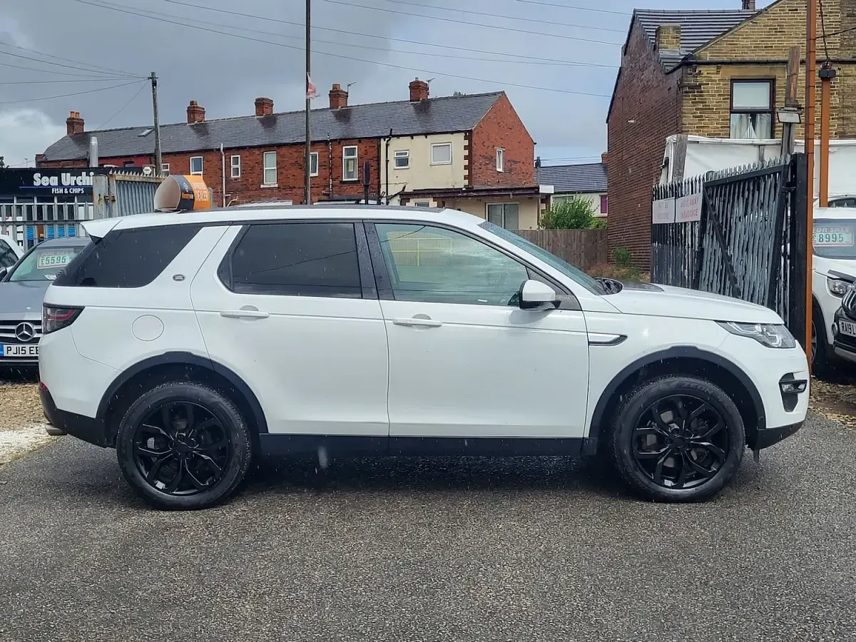 Used Land Rover Discovery Sport HSE 180 HP (132 kW) 2015 White SUV
