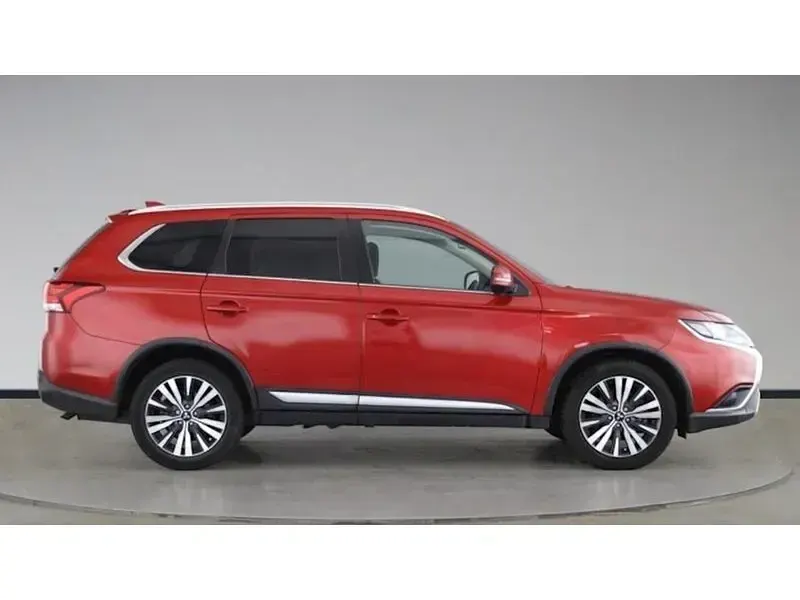 Used Mitsubishi Outlander 150 HP (110 kW) 2019 Metallic dark red SUV