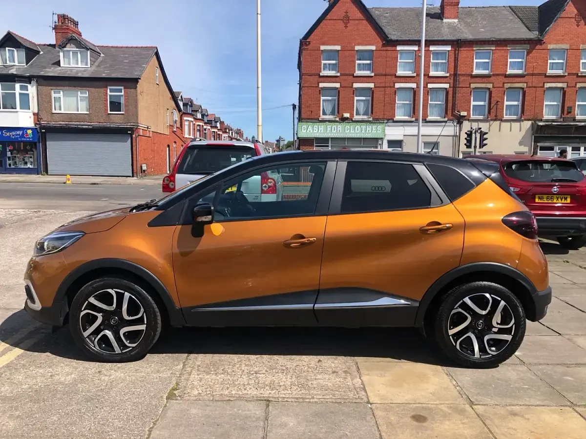 Used Renault Captur Iconic 2019 Orange SUV