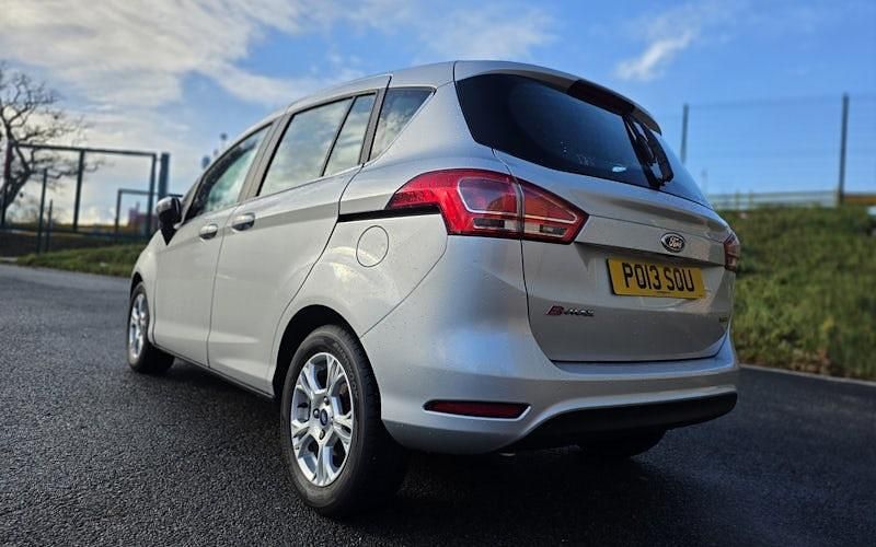 Usado Ford B-MAX Zetec 101 HP (74 kW) 2016 Monovolume