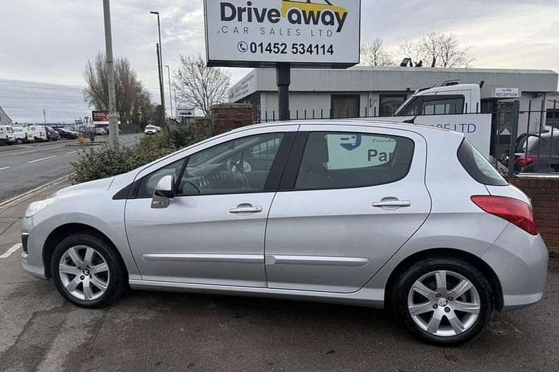 Used Peugeot 308 Active 92 HP (67 kW) 2013 Silver Hatchback