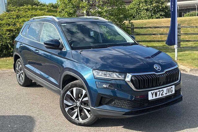 Petrol blue metallic Used 2022 Skoda Karoq SE L SUV | £23,495 (Fair price) - Image 1/4