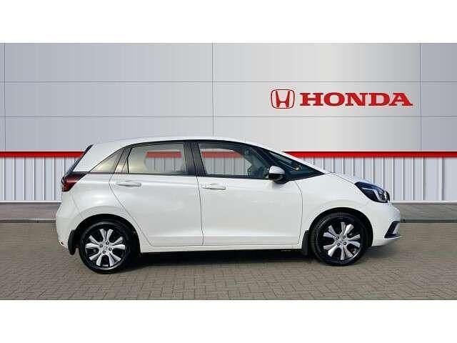 Used Honda Jazz Hybrid 109 HP (80 kW) 2021 White Hatchback