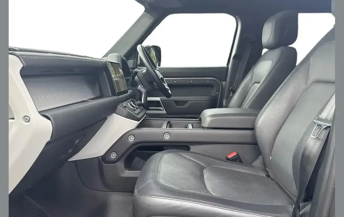 Used Land Rover Defender HSE Dynamic 296 HP (217 kW) 2023 Silver SUV