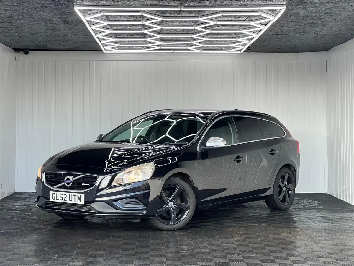 Used Volvo V60 R-Design 115 HP (84 kW) 2013 Black Estate