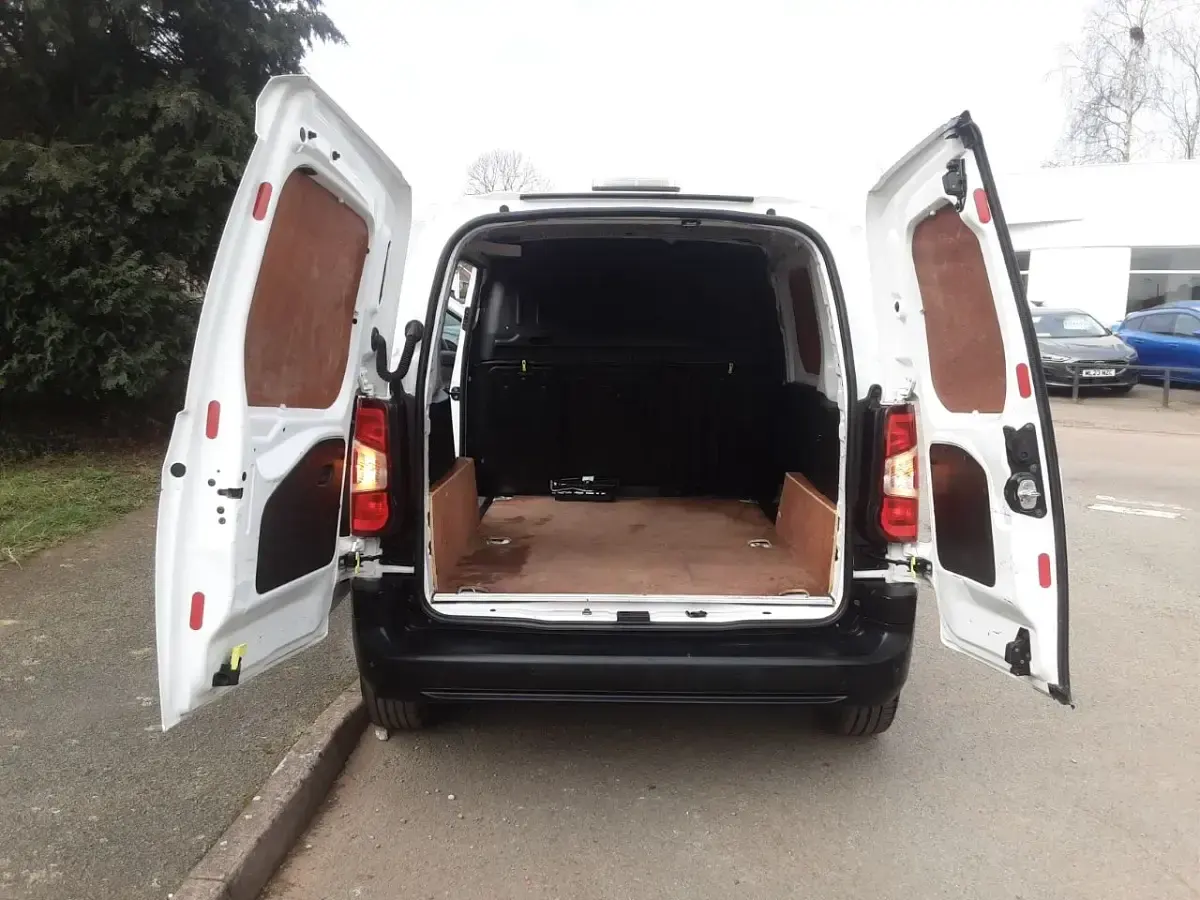 Used Citroën Berlingo 100 HP (73 kW) 2021 White MPV