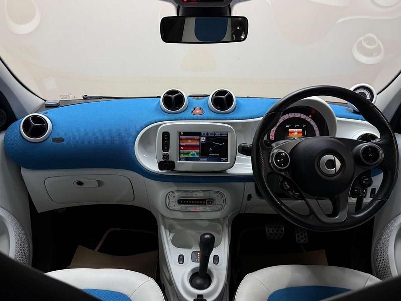 Used Smart ForFour Premium 90 HP (66 kW) 2015 Red Hatchback