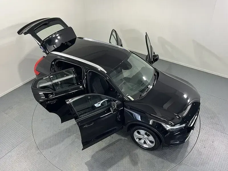 Used Volvo XC40 Momentum 2021 Black SUV