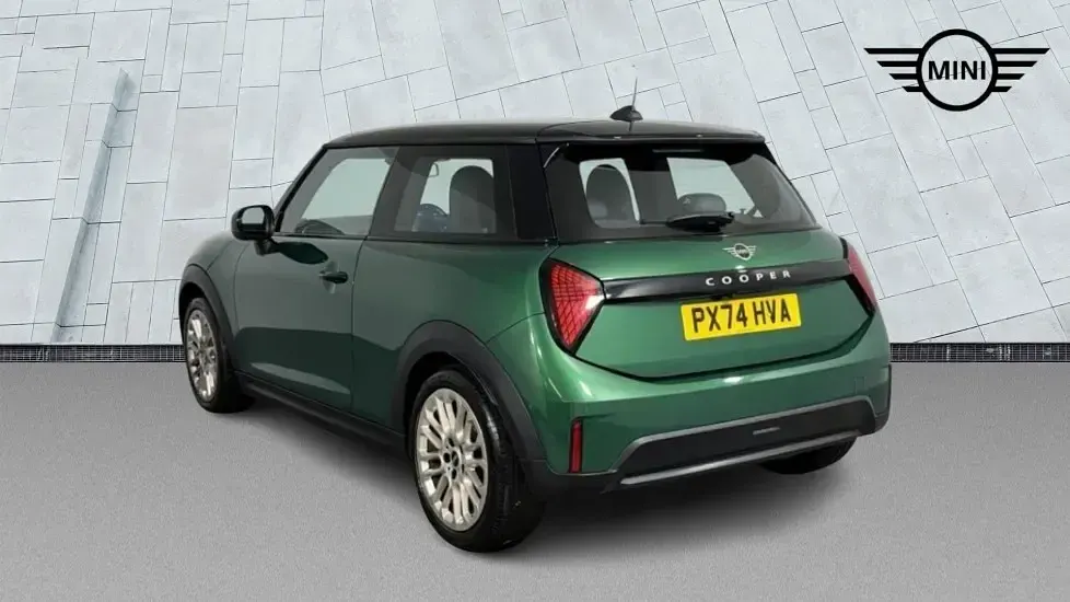 Used Mini Cooper Hatch 154 HP (113 kW) 2024 Green Hatchback