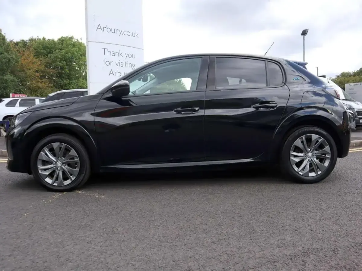 Used Peugeot e-208 Allure Premium 98 kW (134 HP) 2022 Black Hatchback