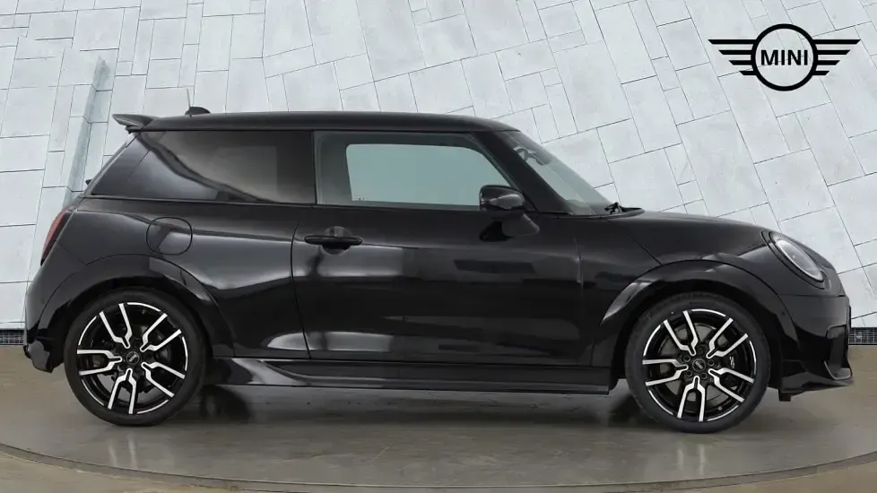 Used Mini Cooper Hatch 113 kW (154 HP) 2025 Black Hatchback