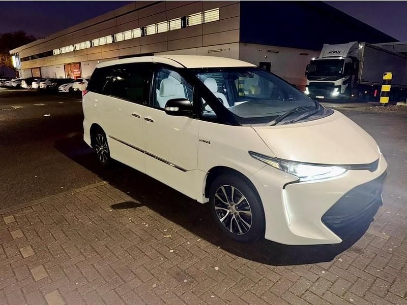 White Used 2017 Toyota Estima Hybrid MPV | £16,495 (Fair price) - Image 1/4