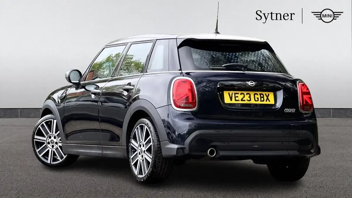 Usado Mini Cooper Exclusive 134 HP (98 kW) 2023 Preto Citadino
