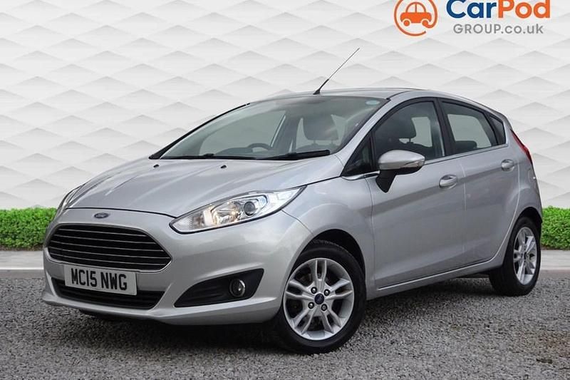 Silver Used 2015 Ford Fiesta Zetec Hatchback | £5,990 (Fair price) - Image 1/1