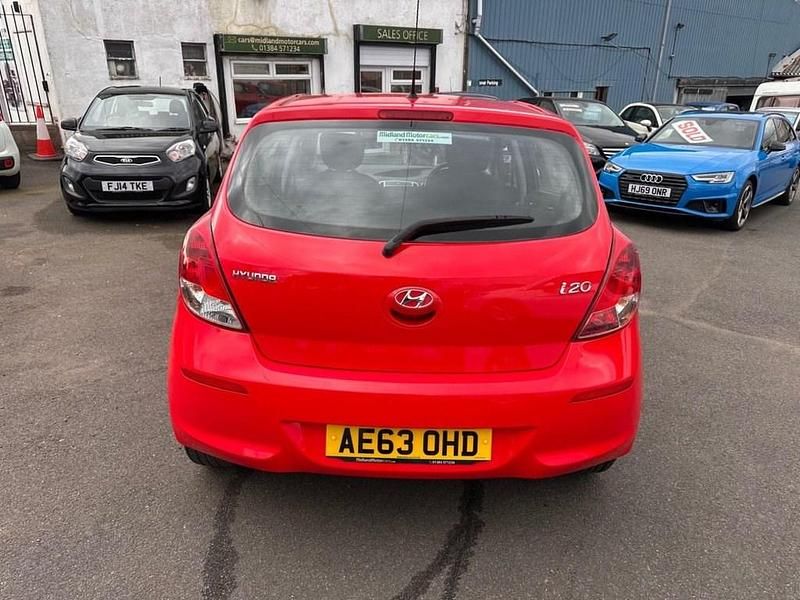 Used Hyundai i20 Active 85 HP (62 kW) 2013 Red Hatchback