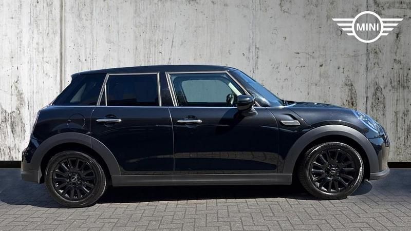 Używany Mini Cooper Classic 134 KM (98 kW) 2024 Czarny Hatchback
