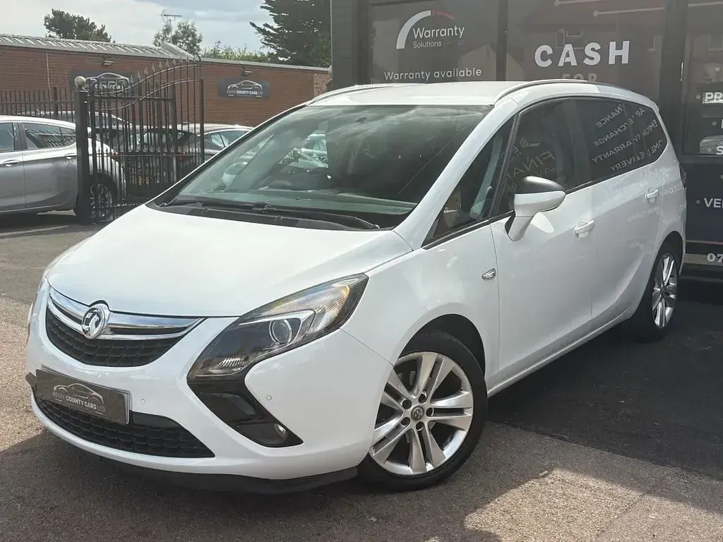 Used Vauxhall Zafira Tourer SRi 140 HP (102 kW) 2016 White MPV