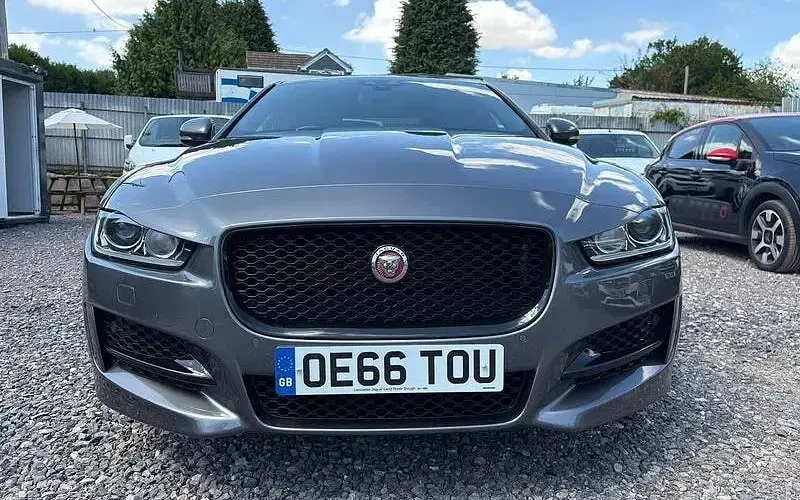 Used Jaguar XE R-Sport 179 HP (131 kW) 2019 Sedan