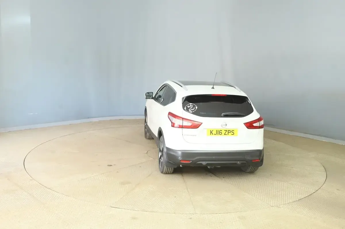 Used Nissan Qashqai N-Connecta 2016 White SUV