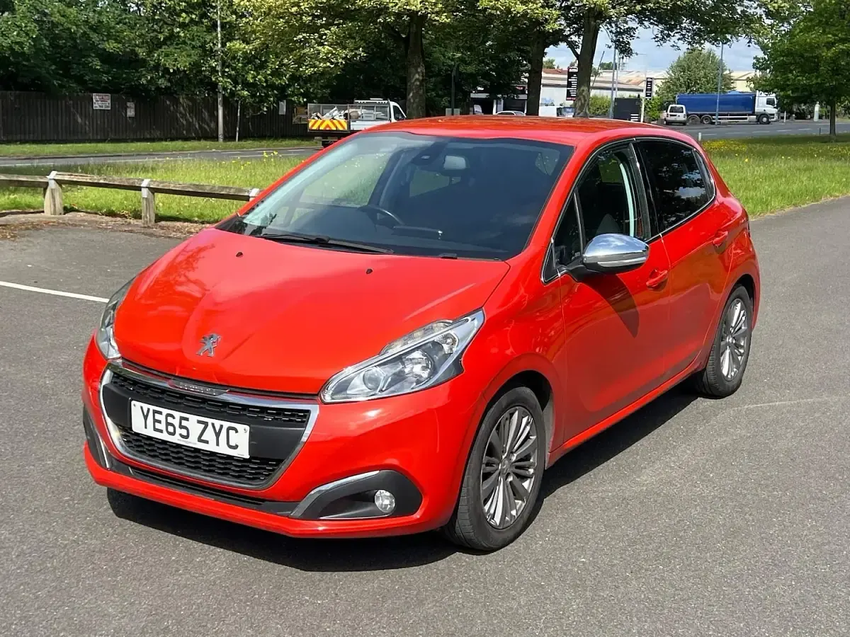 Used Peugeot 208 Allure 2016 Orange Hatchback