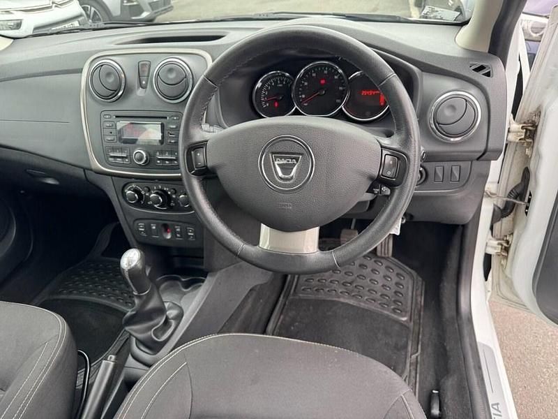 Used Dacia Sandero Lauréate 2013 White Hatchback