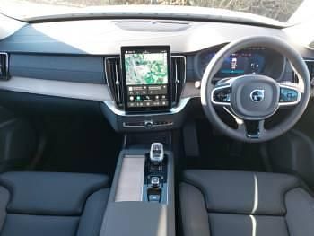 New Volvo XC90 Plus 250 HP (183 kW) 2025 White SUV