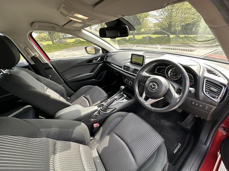 Begagnad Mazda 3 2014 Röd Halvkombi
