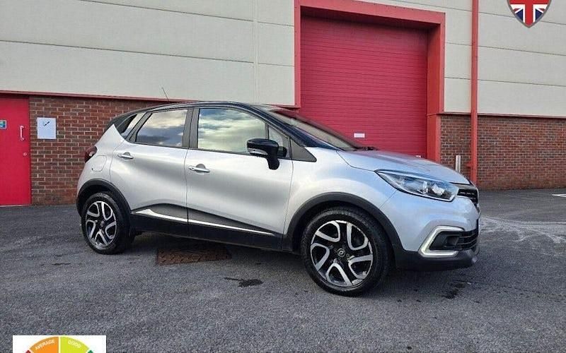 Used Renault Captur Iconic 90 HP (66 kW) 2018 Silver/black SUV
