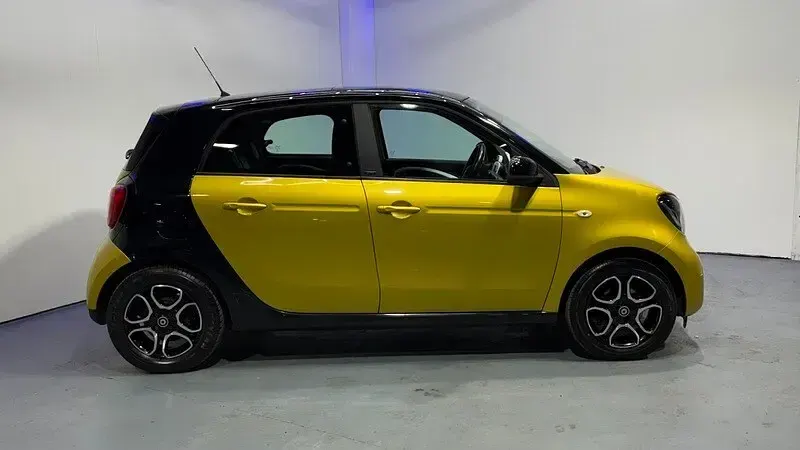 Used Smart ForFour Premium 71 HP (52 kW) 2015 Yellow Hatchback