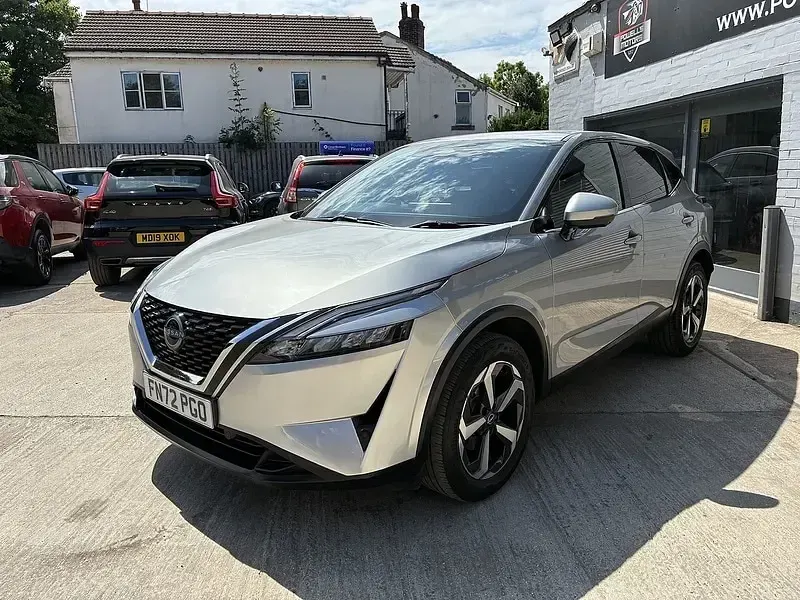 Used Nissan Qashqai N-Connecta 138 HP (101 kW) 2023 Silver SUV