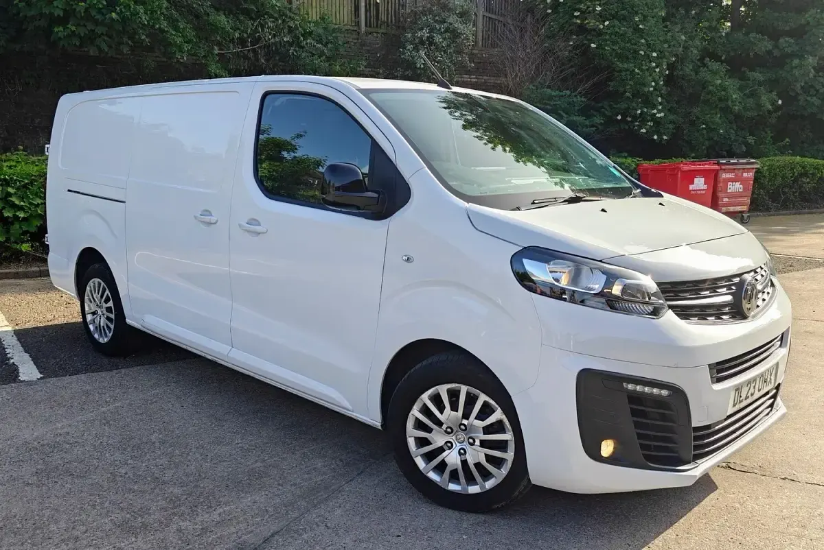 Used Vauxhall Vivaro 100 HP (73 kW) 2023 White MPV