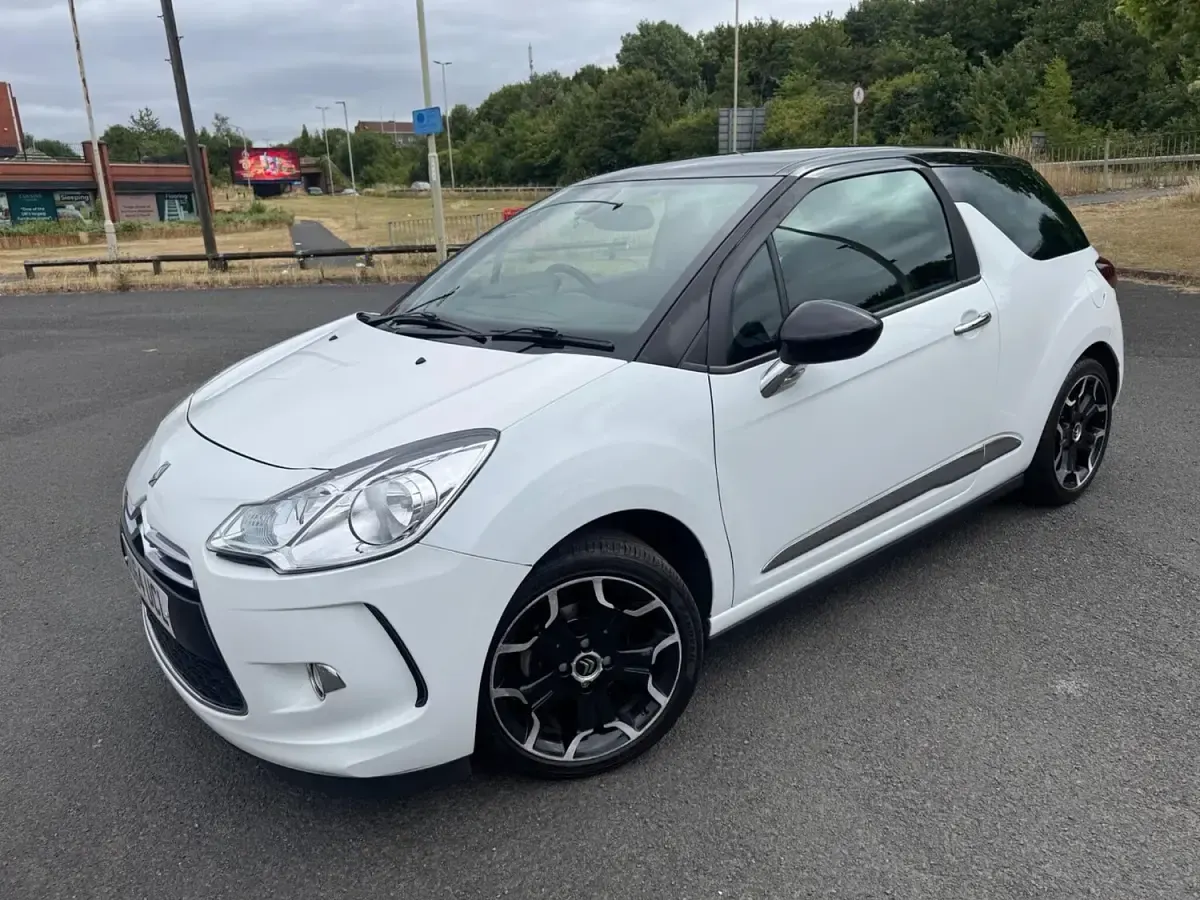 Used Citroën DS3 2014 White Hatchback
