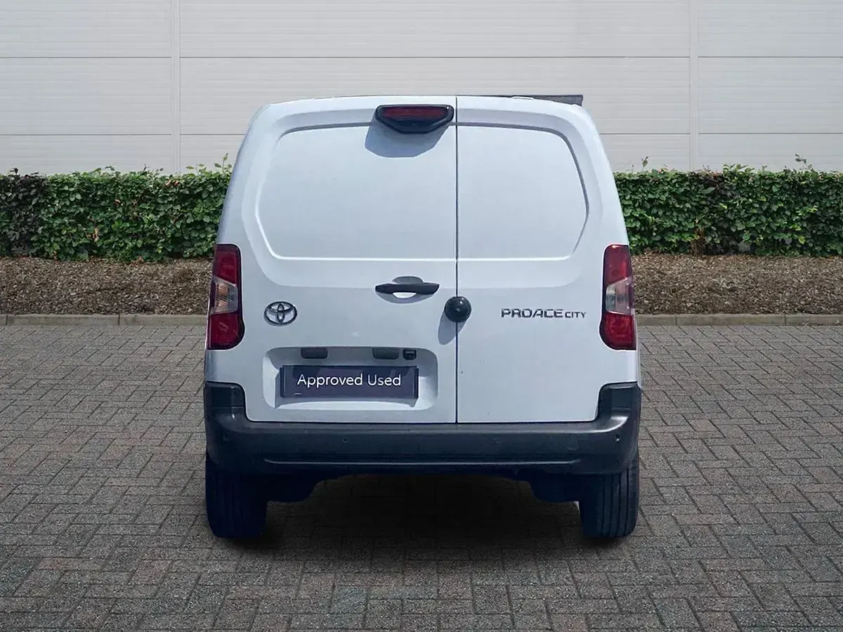 New Toyota Proace 120 HP (88 kW) 2025 White MPV
