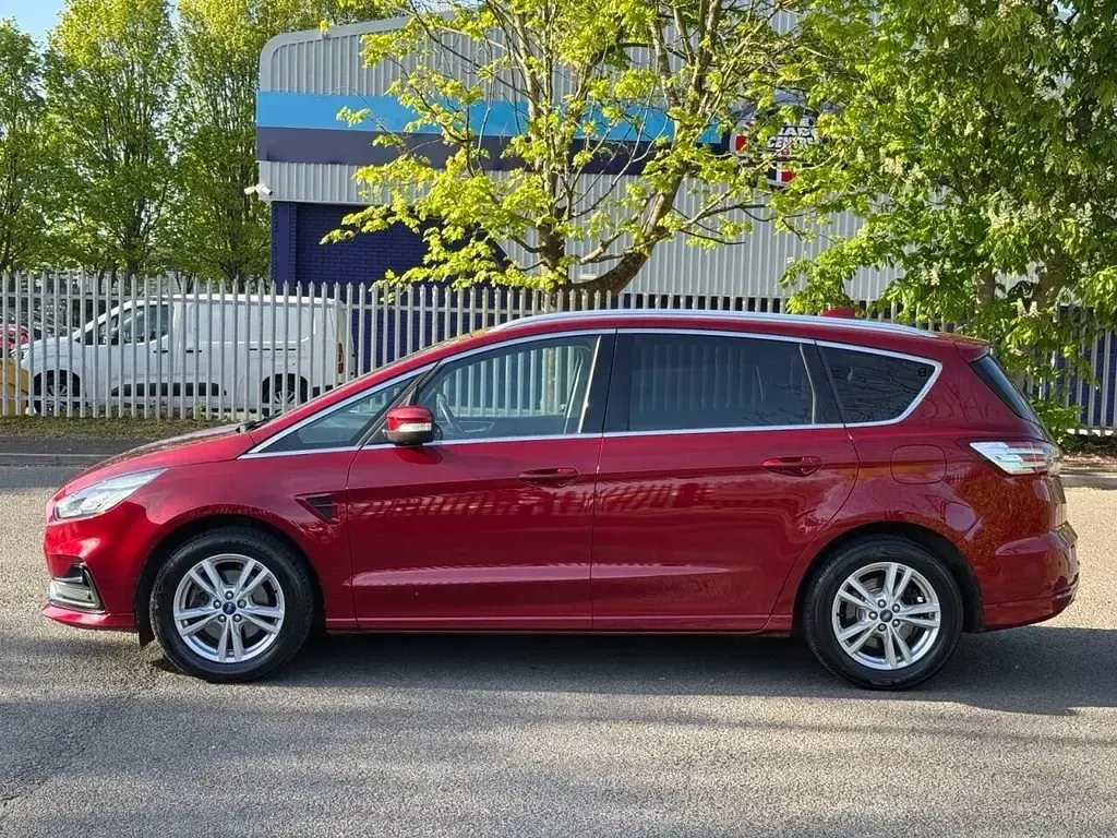 Usado Ford S-MAX Titanium 150 CV (110 kW) 2019 Rojo Monovolumen