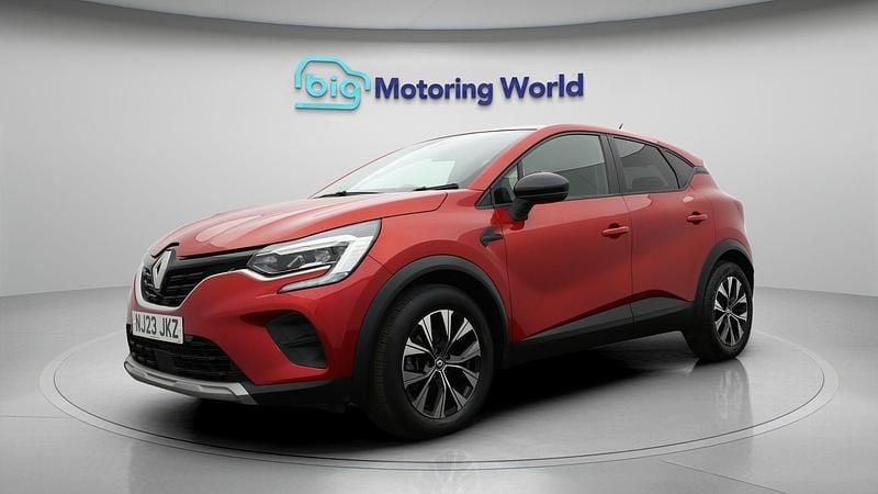 Used Renault Captur Evolution 143 HP (105 kW) 2023 Red SUV