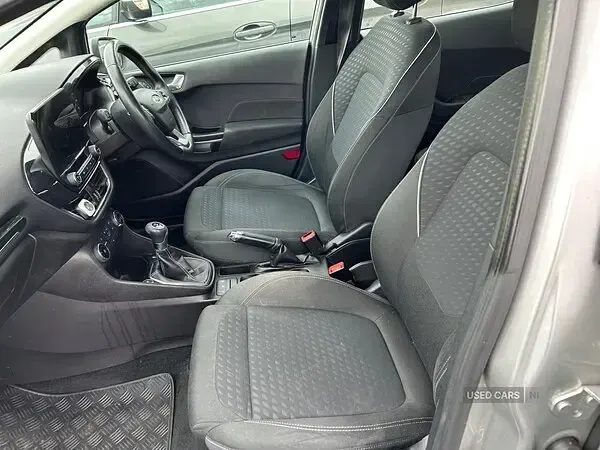 Used Ford Fiesta Zetec 70 HP (51 kW) 2018 Silver Hatchback