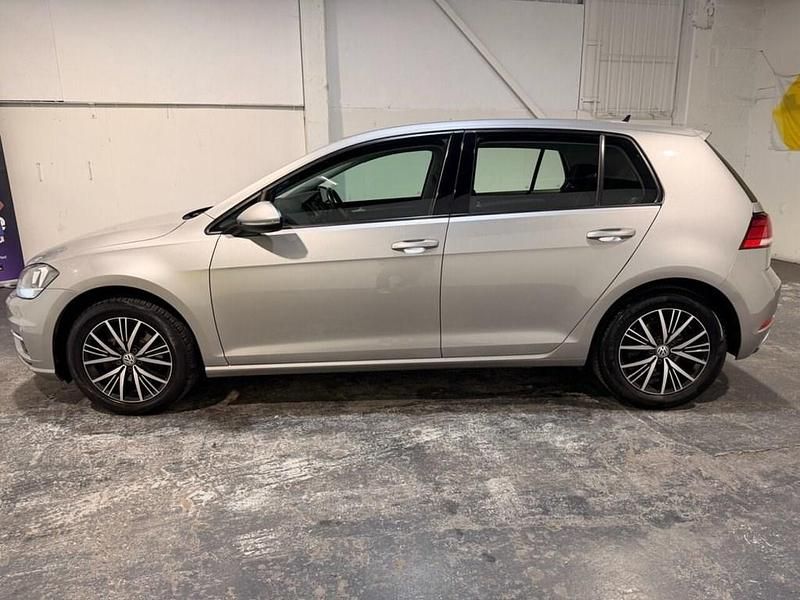 Used VW Golf VII SE 125 HP (91 kW) 2017 Silver Hatchback