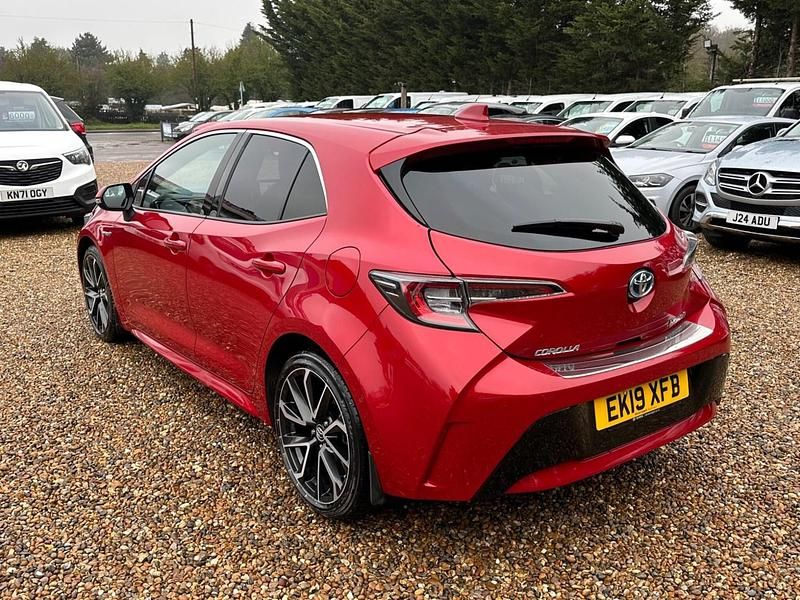 Used Toyota Corolla 122 HP (89 kW) 2019 Red Hatchback