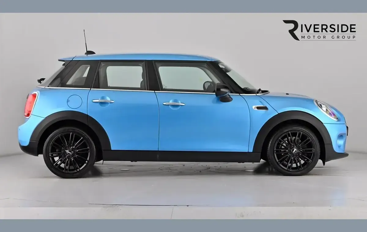 Used Mini Cooper Hatch 136 HP (100 kW) 2018 Electric blue Hatchback