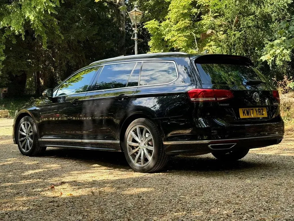Used VW Passat R-line 190 HP (139 kW) 2017 Black Estate
