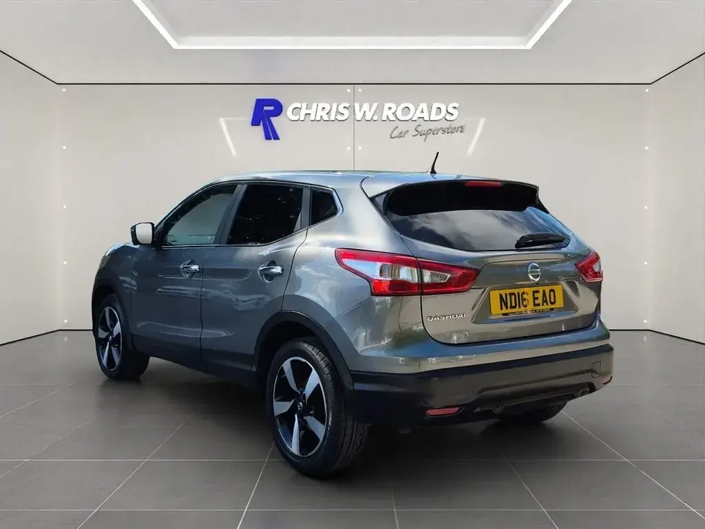Used Nissan Qashqai N-Connecta 130 HP (95 kW) 2016 Grey SUV