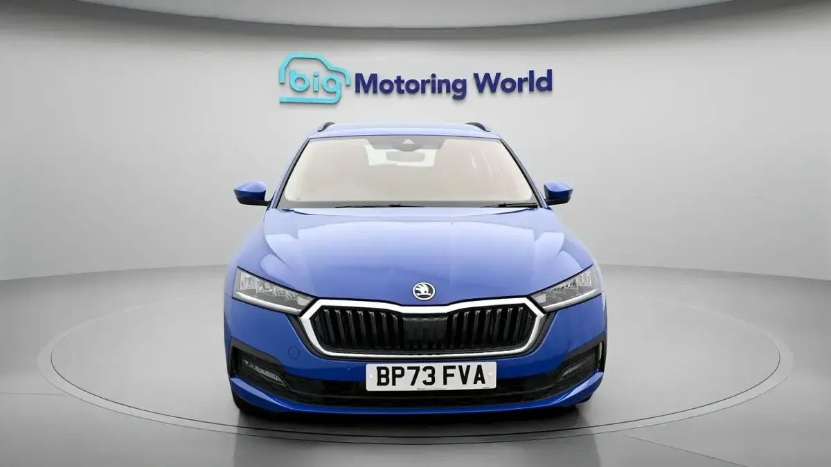 Used Skoda Octavia SE Technology 201 HP (147 kW) 2024 Blue Estate